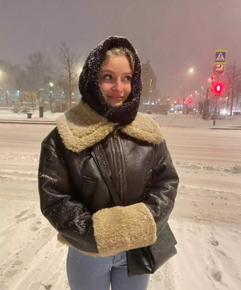 Я реализую все твои мечты и сделаю твою ночь незабываемой. У меня широкий спектр услуг, которые удовлетворят твои самые сокровенные желания. Я твоя фантазия, и я знаю, как доставить наслаждение. У меня есть много отличных отзывов, оставленных предыдущими клиентами, так что ты можешь быть уверен в качестве моих услуг. Живу в Москве, и могу приехать к тебе в любую точку Москвы. Встречусь с тобой в роскошных апартаментах или отельном номере. Отправь мне сообщение и давай начнем нашу незабываемую встречу! 💋💫🌹🔥 Алиса