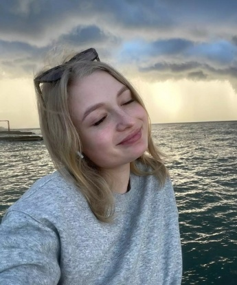 Я реализую все твои мечты и сделаю твою ночь незабываемой. У меня широкий спектр услуг, которые удовлетворят твои самые сокровенные желания. Я твоя фантазия, и я знаю, как доставить наслаждение. У меня есть много отличных отзывов, оставленных предыдущими клиентами, так что ты можешь быть уверен в качестве моих услуг. Живу в Москве, и могу приехать к тебе в любую точку Москвы. Встречусь с тобой в роскошных апартаментах или отельном номере. Отправь мне сообщение и давай начнем нашу незабываемую встречу! 💋💫🌹🔥 Алиса